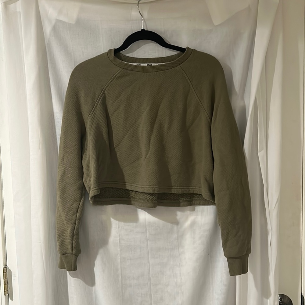 Madewell Size XS Cropped Crewneck Sweatshirt. Fits loose and oversized.